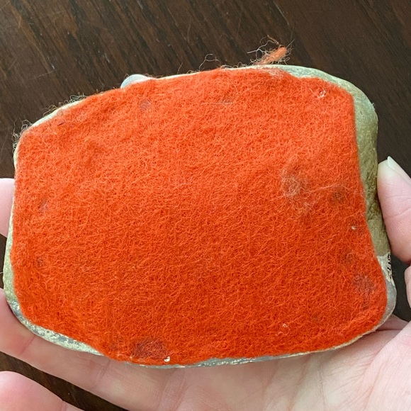 Hand Painted Rock with Lion lounging signed by Tibbie - Picture 2 of 4